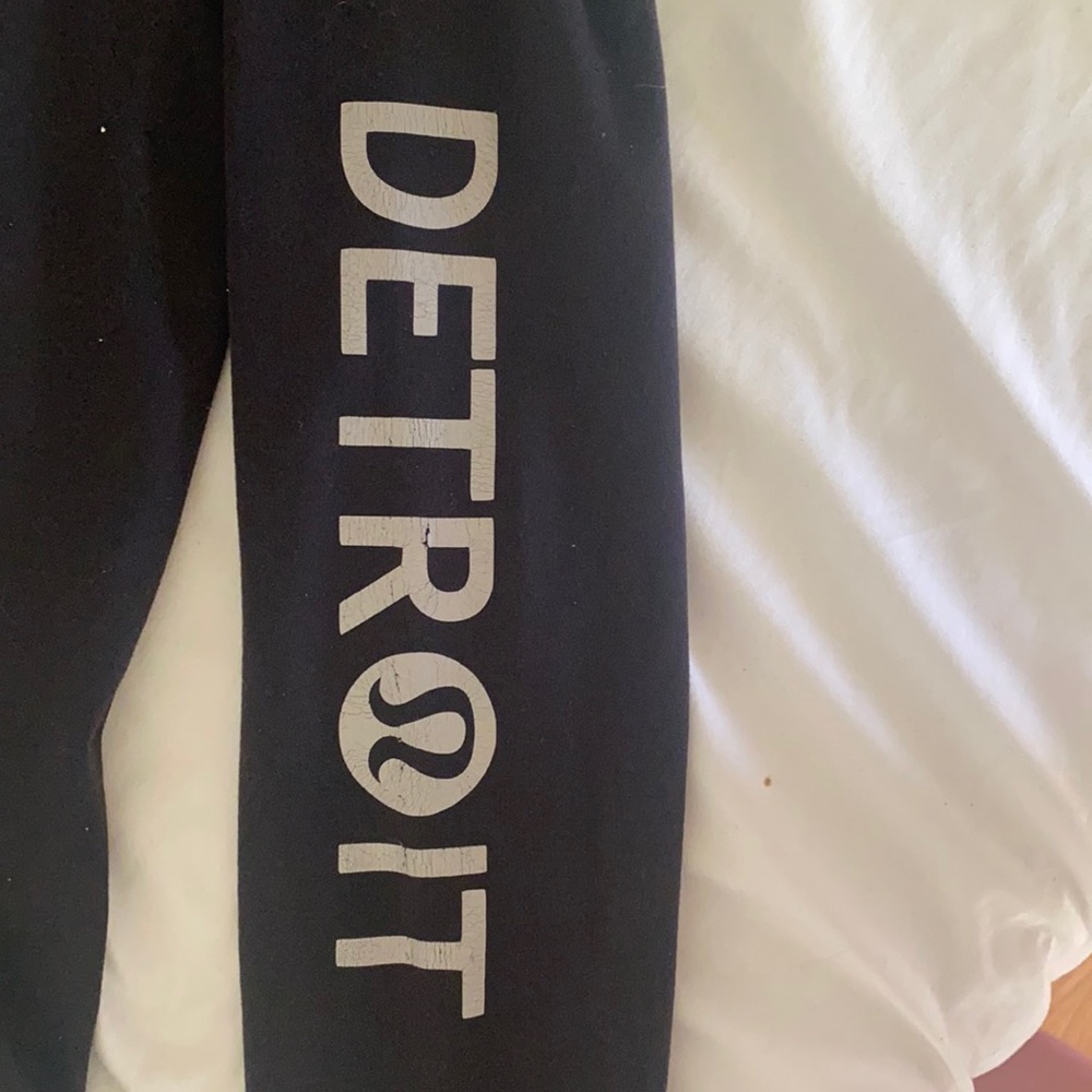 black detroit LULU leggings